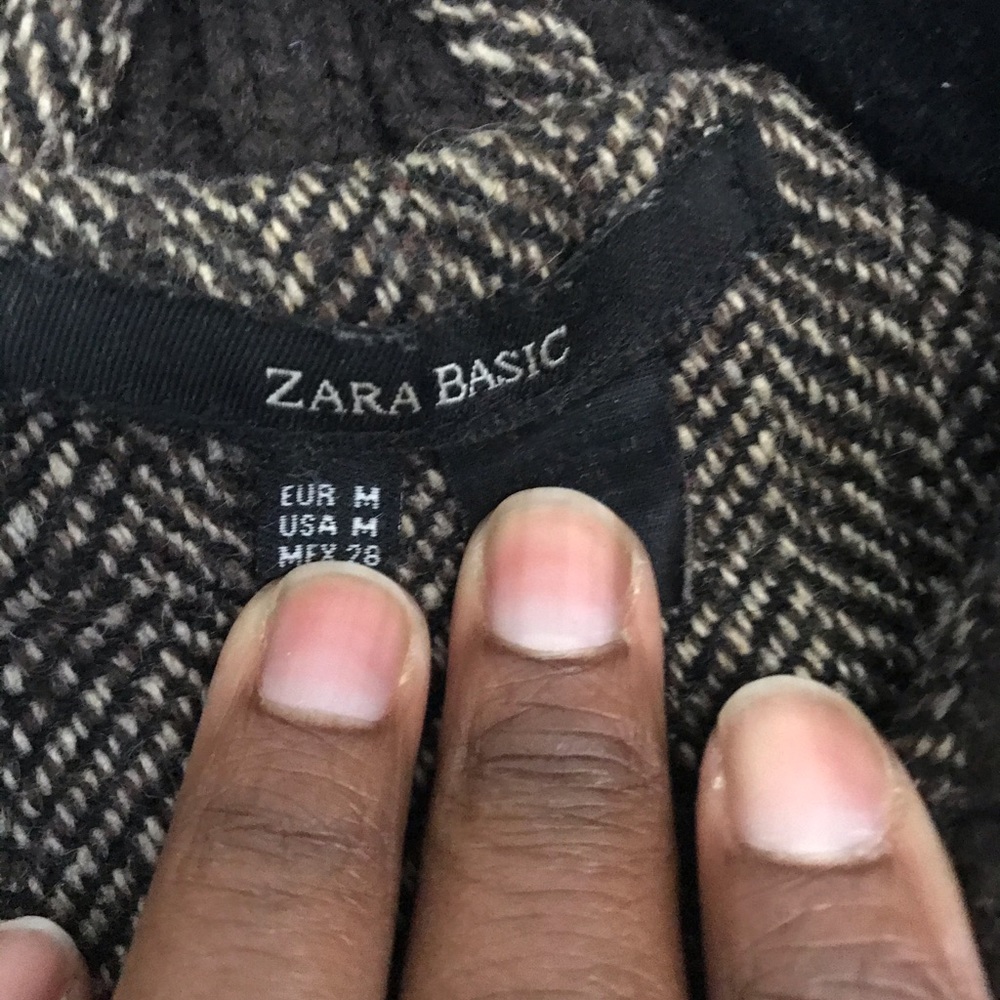 Zara’s basic herringbone jacket - Picture 6 of 6